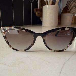 PRADA Stylish Tortoiseshell Cat-Eye Sunglasses